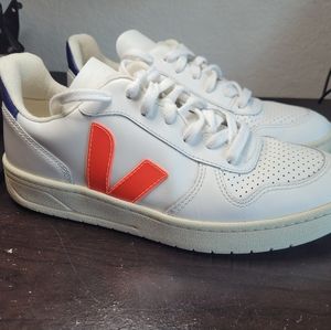 Veja sneaker size 8